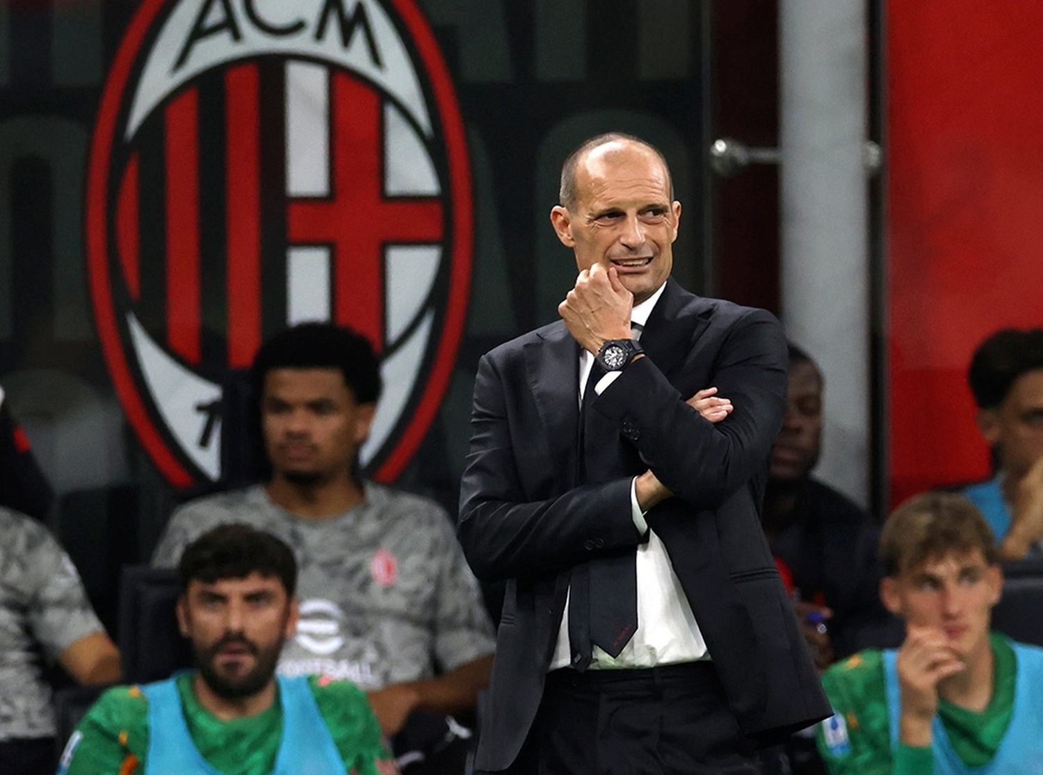 转会期突围战来临；AC米兰围绕英超篮板制胜；管理层满意；轮换策略成焦点(ac米兰转会最新动态汇总最新)