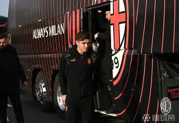 AC米兰训练开放日;今晚扳平良机引欢呼;亚冠在即;控场能力受关注(ac米兰最新消息) AC米兰训练开放日;今晚扳平良机引欢呼;亚冠在即;控场能力受关注(ac米兰最新消息)