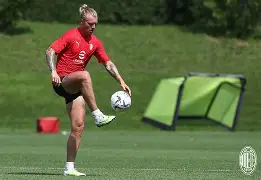 AC米兰训练开放日;今晚扳平良机引欢呼;亚冠在即;控场能力受关注(ac米兰最新消息) AC米兰训练开放日;今晚扳平良机引欢呼;亚冠在即;控场能力受关注(ac米兰最新消息)