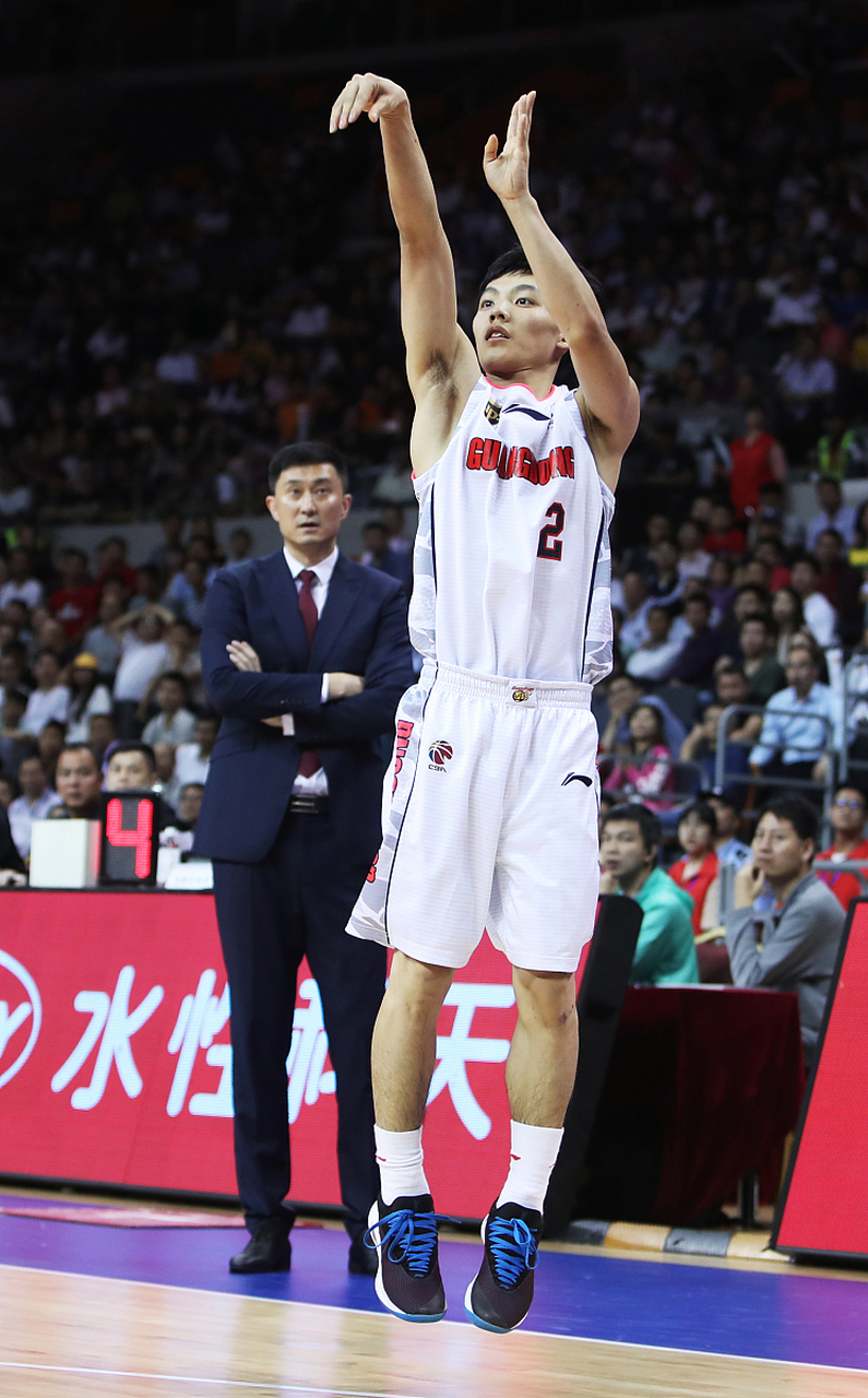 冲刺阶段体能课后，费城76人复出首秀备战CBA常规赛，压力陡增，训练强度明显提升的简单介绍