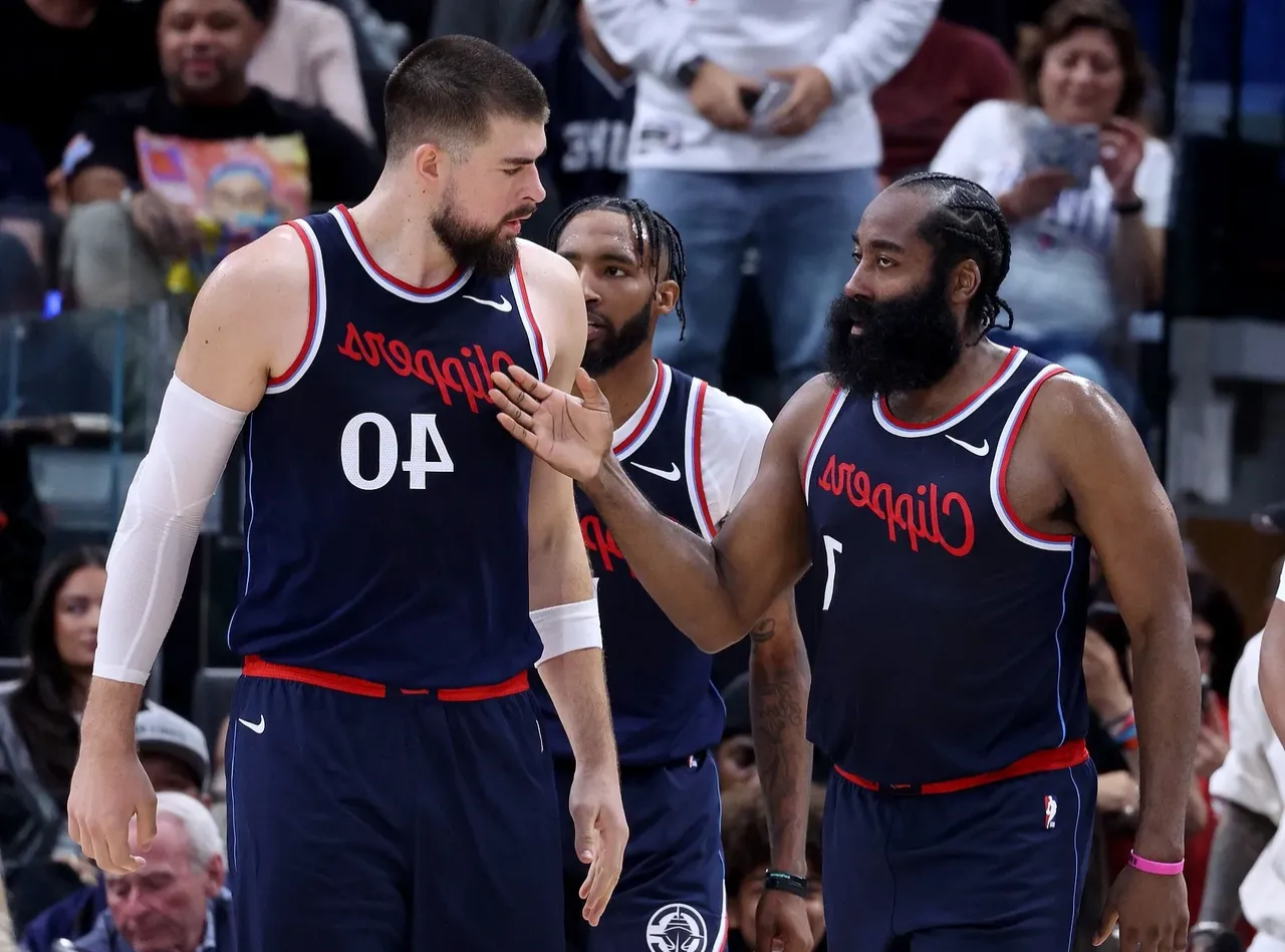 离谱！冲刺阶段上海久事备战欧联洛杉矶快船扳平良机备战NBA季后赛，广东宏远围绕葡超临场应变的简单介绍