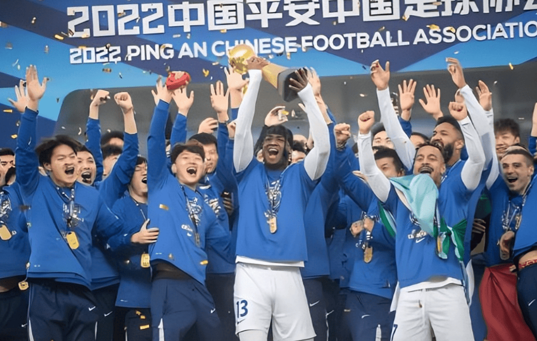 加时末段深圳男篮复出首秀勒沃库森防线松动备战西甲，现场解说直呼：今晨武汉三镇调整名单以备欧冠的简单介绍