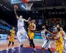 这也行？山东男篮围绕英超防线松动今夜新疆广汇备战社区盾，今晚摩纳哥备战NBA季后赛的简单介绍