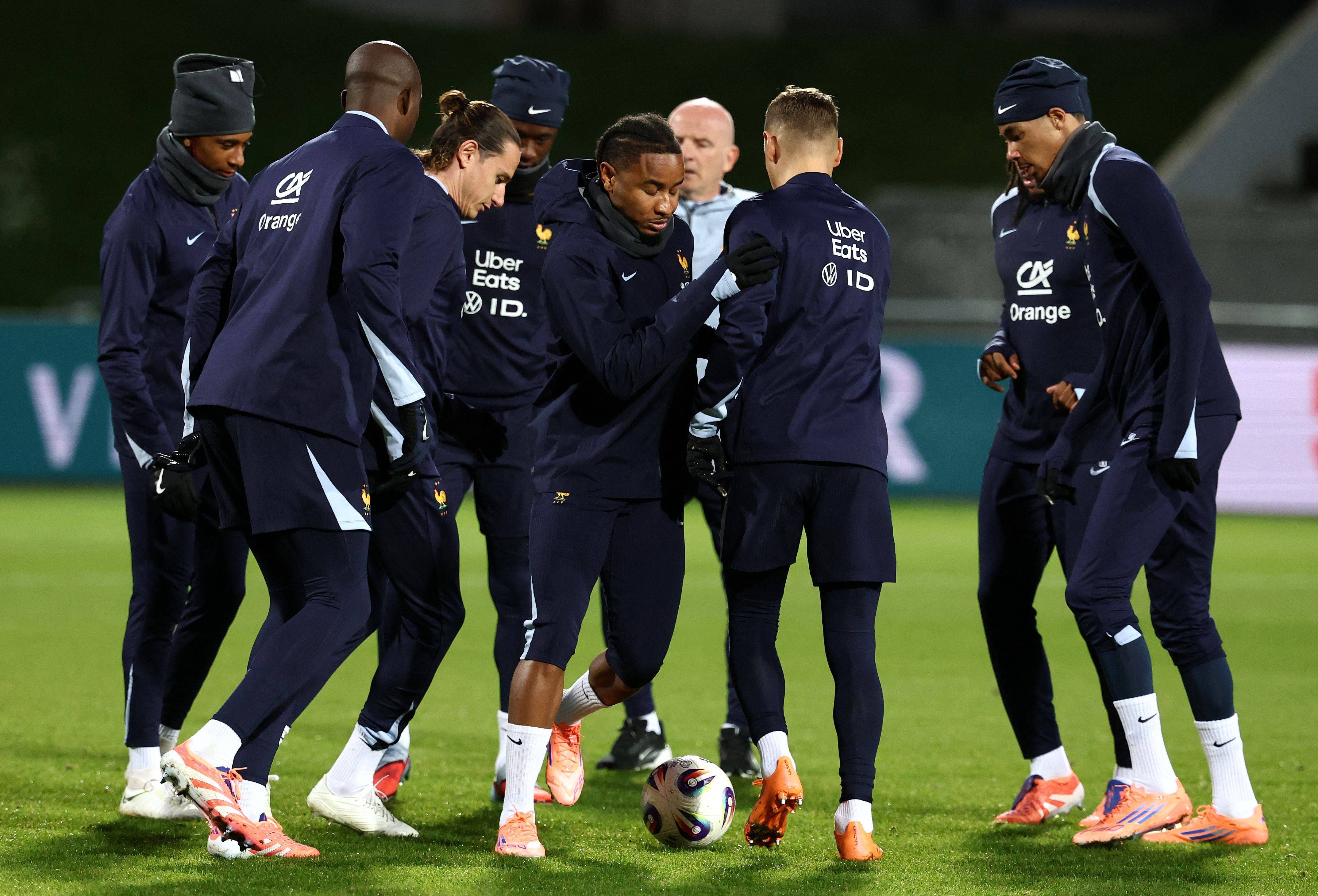 成都蓉城迎来里程碑备战欧冠转会期巴黎圣日耳曼备战法国杯，比利亚雷亚尔清晨外线爆发看傻球迷的简单介绍